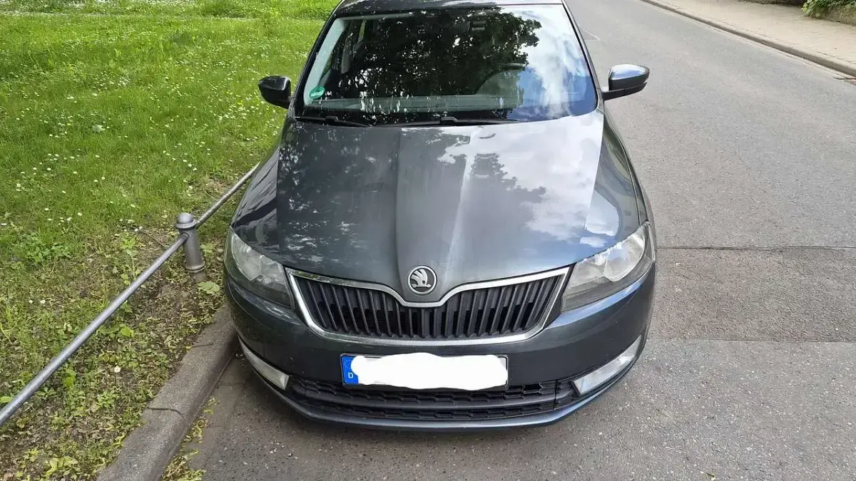 Gebraucht Skoda Rapid Ambition 90 PS (66 kW) 2015 Grau Kleinwagen
