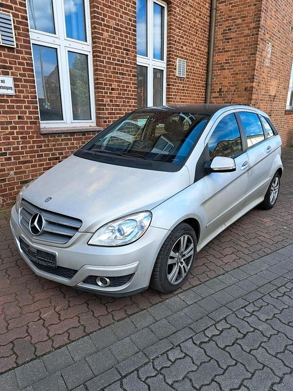 Silber Gebraucht 2008 Mercedes B180 Van / Kleinbus | 1.890 € - Bild 1/4