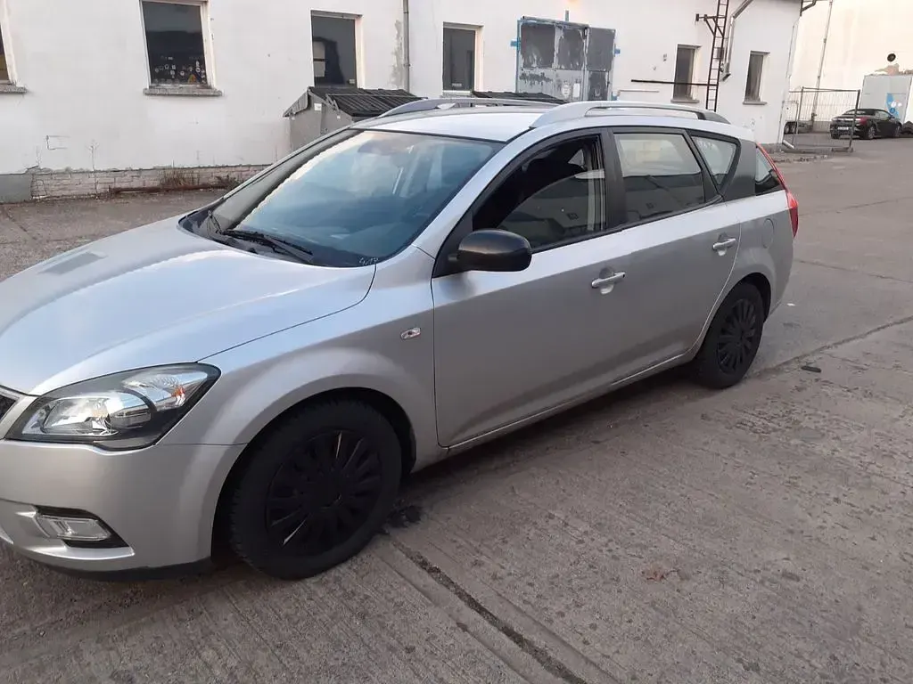 Gebraucht Kia Ceed Sportswagon Vision 90 PS (66 kW) 2012 Silber Kombi
