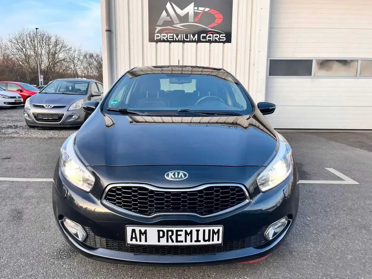 Używany Kia Ceed 135 KM (99 kW) 2015 Czarny Hatchback