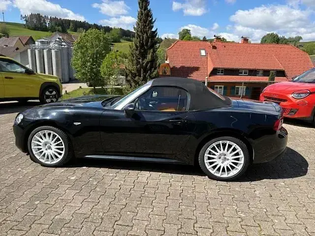 Gebraucht Fiat 124 Spider 140 PS (102 kW) 2017 Schwart Cabrio