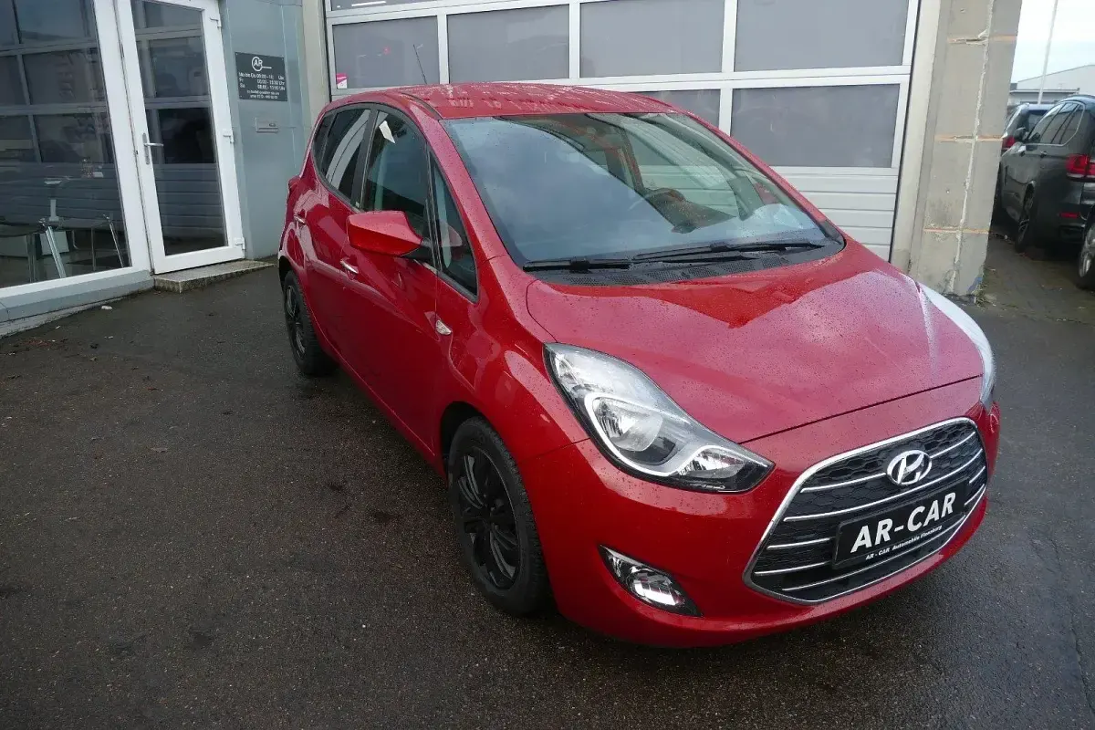 Gebraucht Hyundai ix20 Passion 90 PS (66 kW) 2016 Rot Kleinwagen