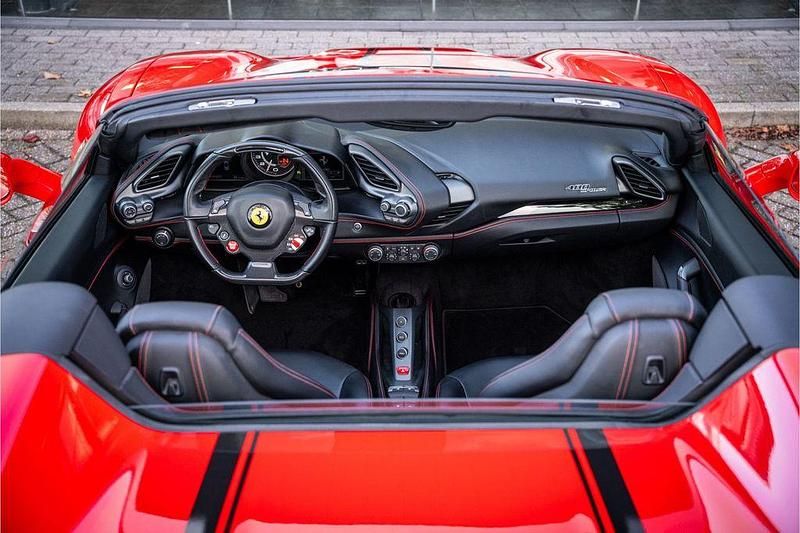 Gebraucht Ferrari 488 672 PS (494 kW) 2017 Rot Cabrio