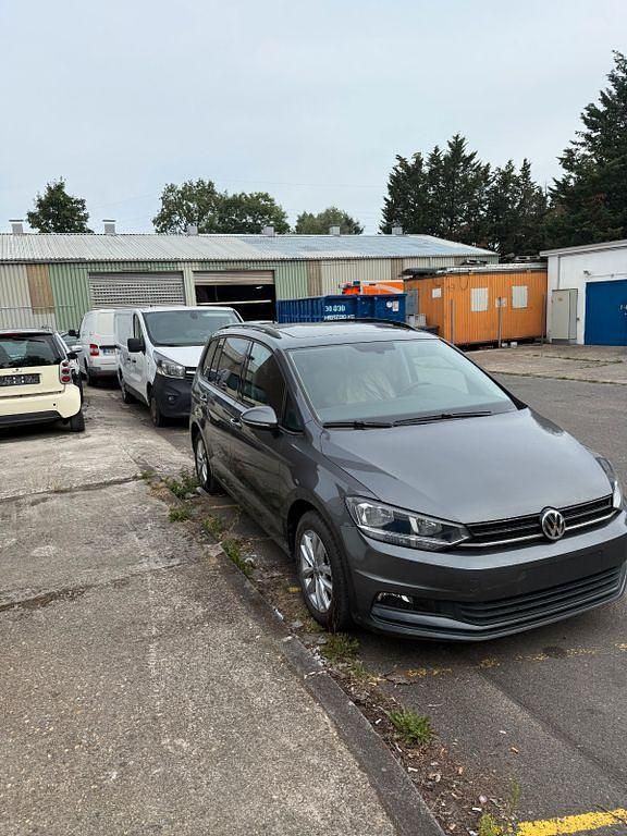 Gebraucht VW Touran Trendline 116 PS (85 kW) 2018 Grau Van / Kleinbus