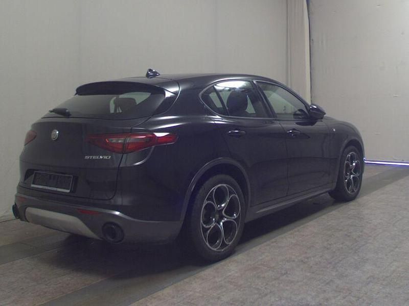 Gebraucht Alfa Romeo Stelvio 209 PS (153 kW) 2023 Rot SUV