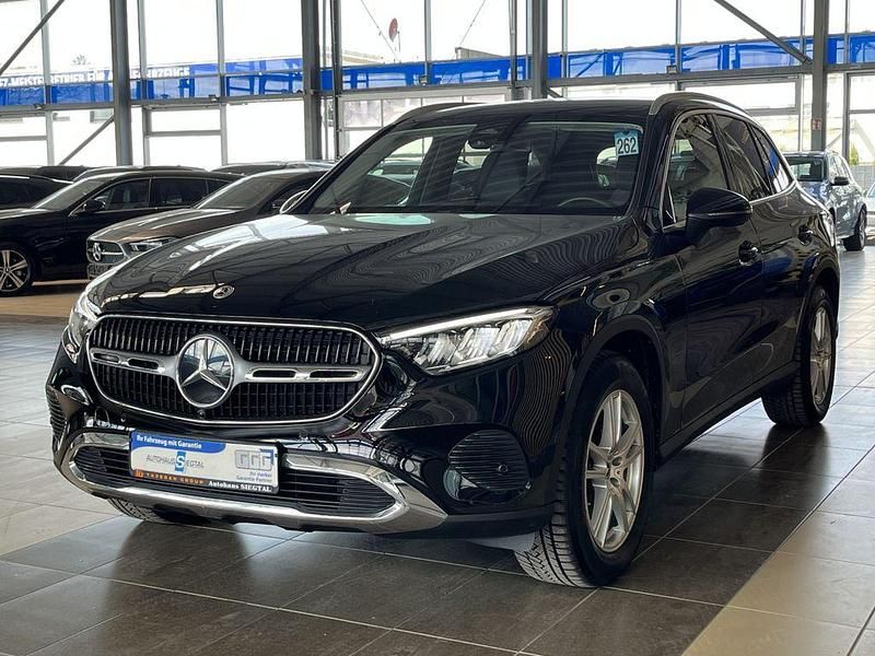Gebraucht Mercedes GLC200 227 PS (166 kW) 2024 Schwarz SUV
