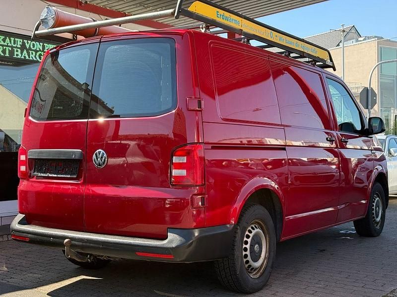 Gebraucht VW Transporter 102 PS (75 kW) 2018 Rot Van