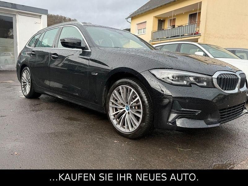 Gebraucht BMW 330e Advantage 292 PS (214 kW) 2022 Schwarz Kombi