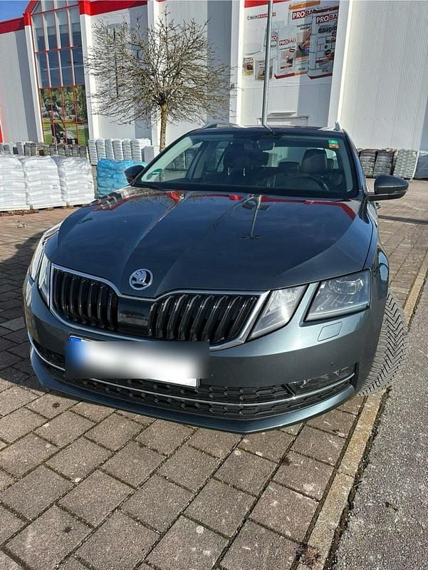 Grau Gebraucht 2019 Skoda Octavia Style Kombi | 12.990 € (Etwas zu teuer) - Bild 1/4