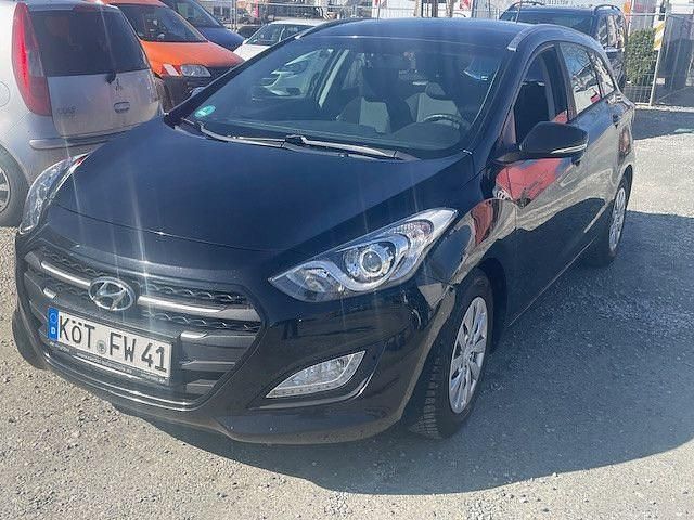 Gebraucht Hyundai i30 Style 110 PS (80 kW) 2017 Schwarz Kombi