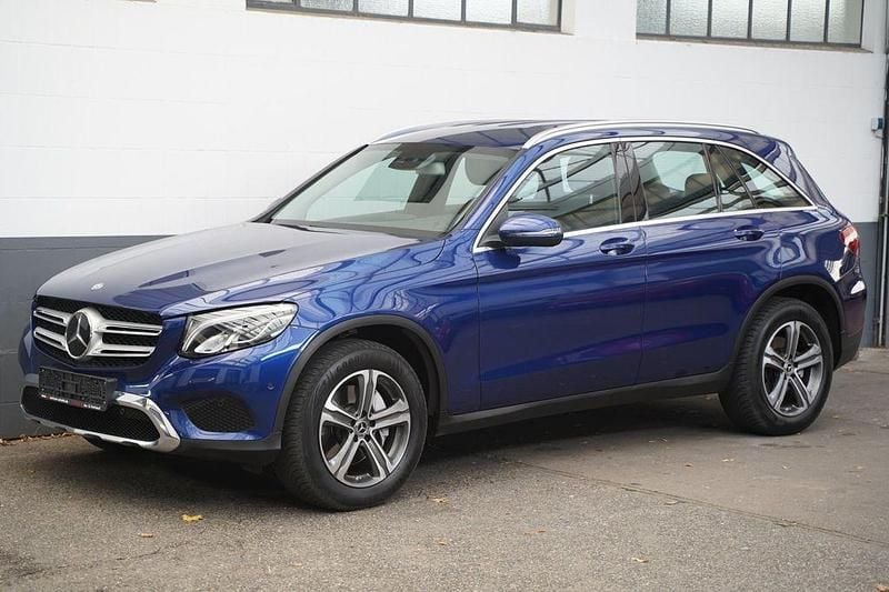 Blau Gebraucht 2017 Mercedes GLC250 Exclusive SUV | 21.350 € (Superpreis) - Bild 1/4