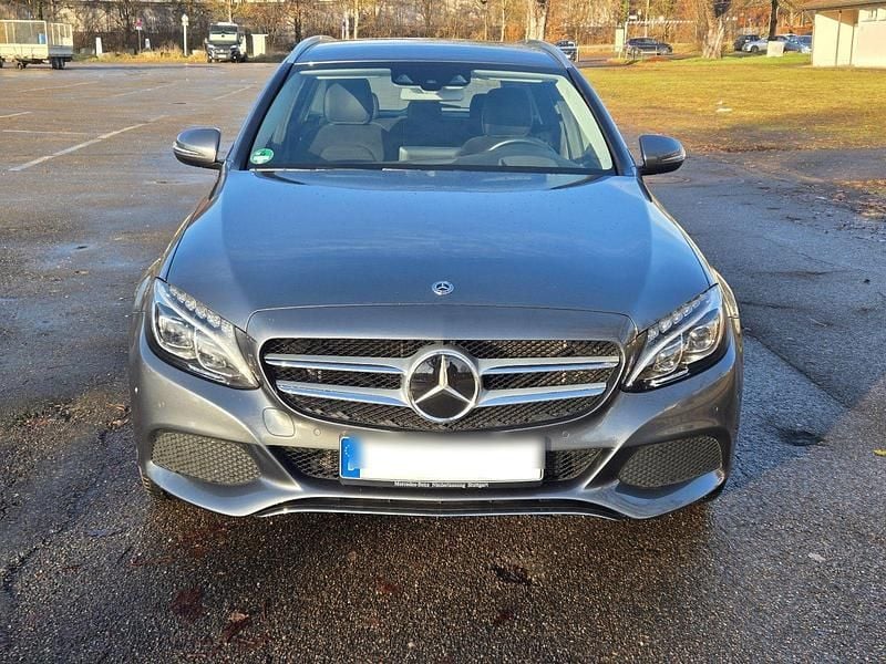 Grau Gebraucht 2018 Mercedes C350e Kombi | 22.500 € (Fairer Preis) - Bild 1/4