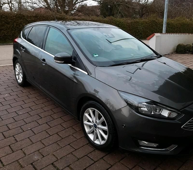Gebraucht Ford Focus Titanium 150 PS (110 kW) 2025 Grau Limousine