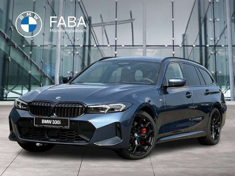 Blau Gebraucht 2024 BMW 330 M Sport Kombi | 61.980 € - Bild 1/4
