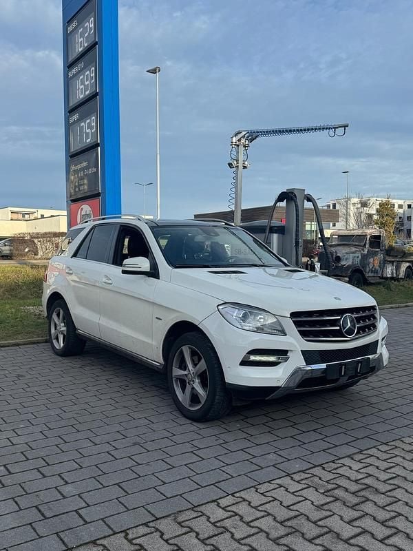Weiß Gebraucht 2011 Mercedes ML350 SUV | 13.990 € (Guter Preis) - Bild 1/4