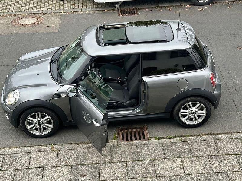 Grau Gebraucht 2009 Mini ONE Kleinwagen | 6.499 € (Etwas zu teuer) - Bild 1/4