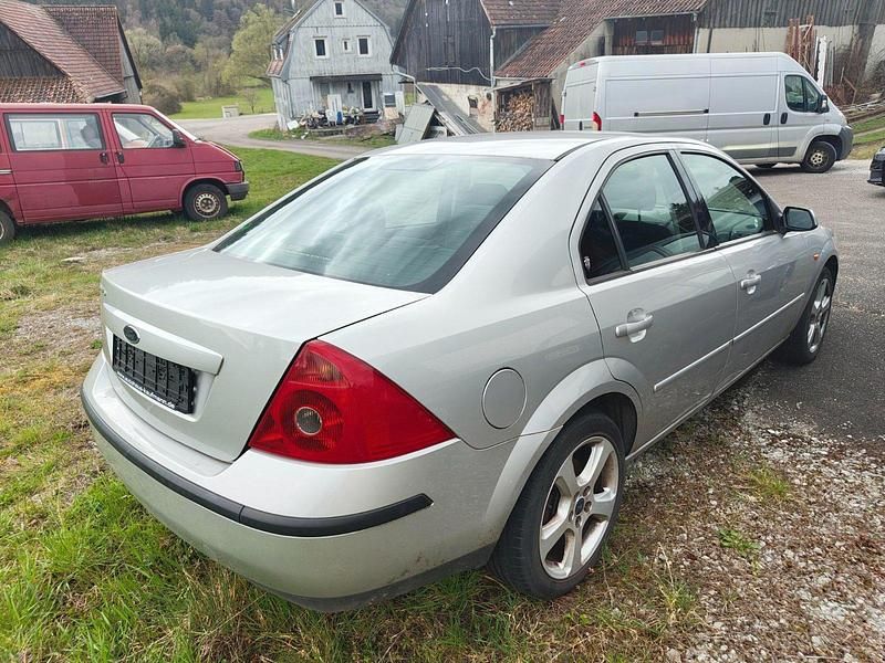 Gebraucht Ford Mondeo 145 PS (106 kW) 2001 Silber Limousine