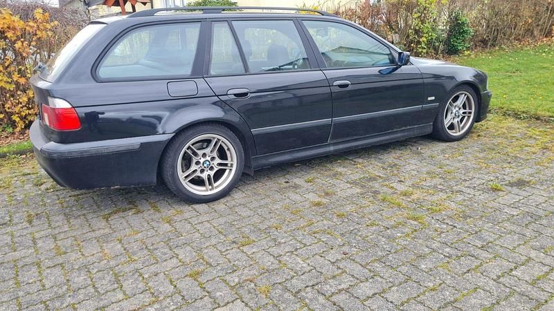 Schwarz Gebraucht 2002 BMW 530 M Sport Kombi | 2.600 € (Superpreis) - Bild 1/4