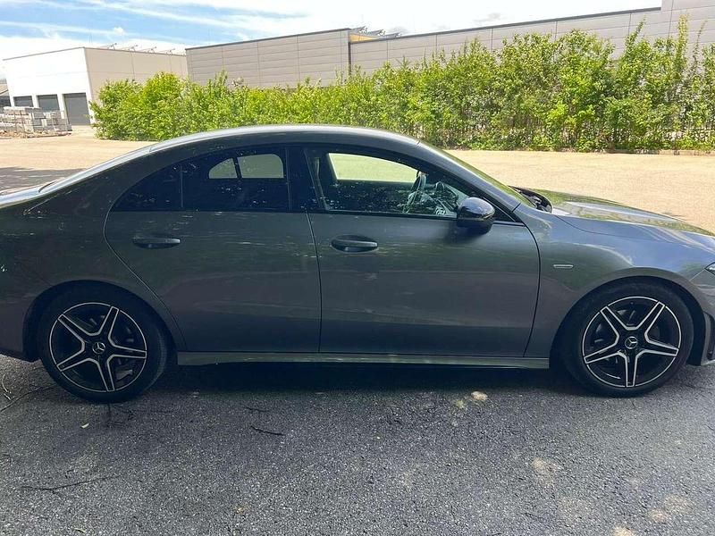 Gebraucht 2021 Mercedes CLA200 Shooting Brake AMG line Kombi | 28.900 € (Teuer) - Bild 1/4