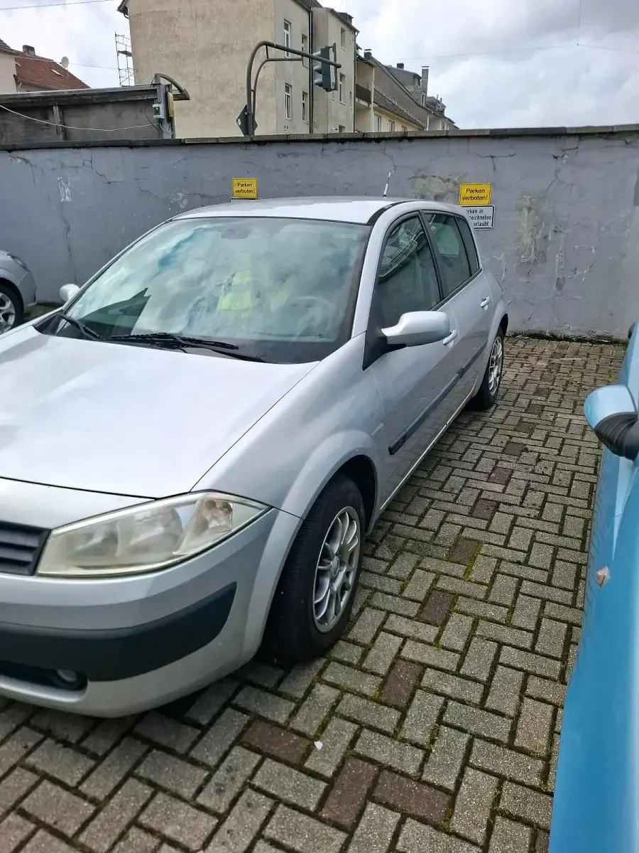 Gebraucht Renault Mégane 106 PS (77 kW) 2005 Silber Limousine