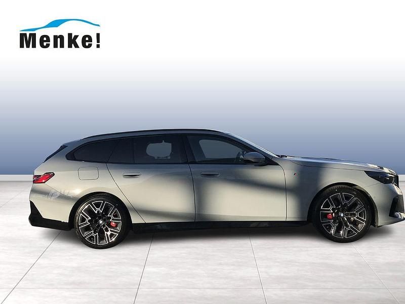 Gebraucht BMW 520 M Sport 197 PS (144 kW) 2025 Brooklyn grau metallic Kombi