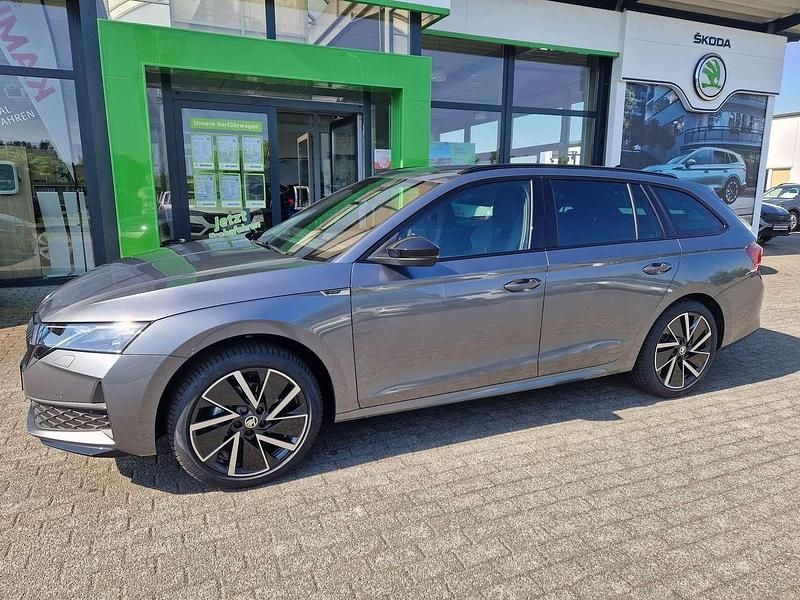 Graphitegrau metallic Gebraucht 2024 Skoda Octavia SportLine Kombi | 35.990 € (Teuer) - Bild 1/4