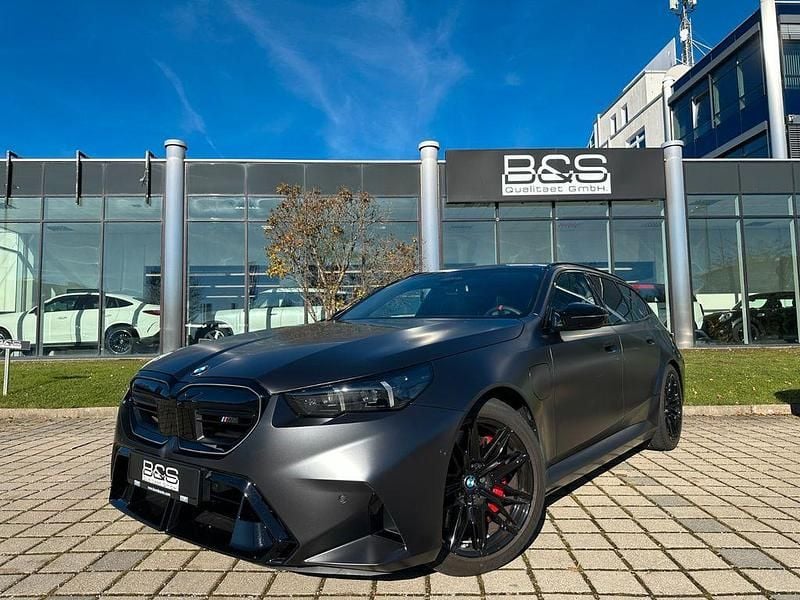 Frozen deep grey metallic Gebraucht 2025 BMW M5 Performance Kombi | 132.990 € (Superpreis) - Bild 1/4