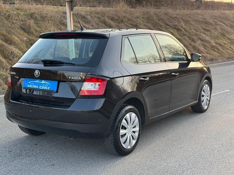 Gebraucht Skoda Fabia Cool Edition 60 PS (44 kW) 2017 Schwarz Limousine