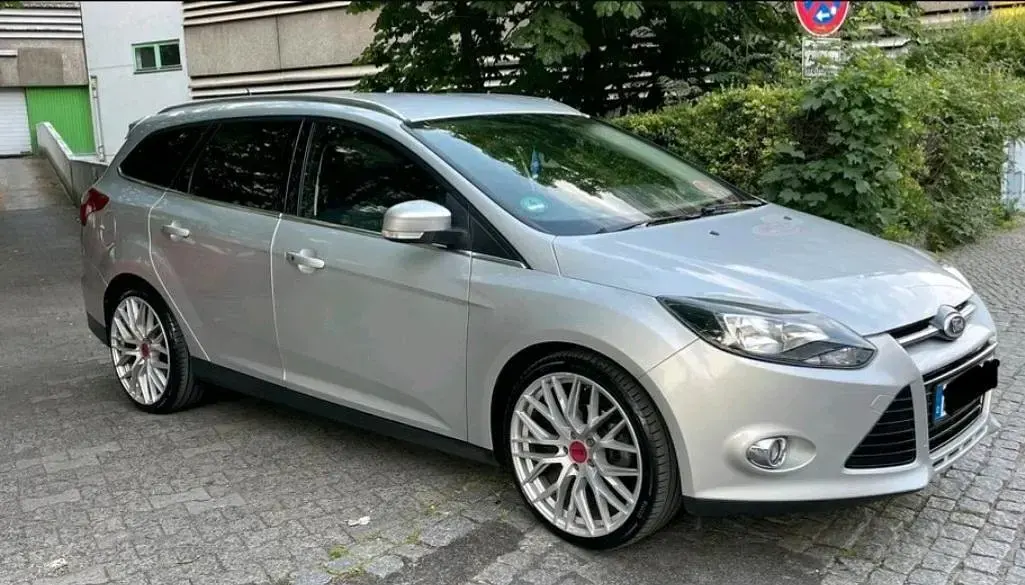 Gebraucht Ford Focus 115 PS (84 kW) 2013 Silber Kombi