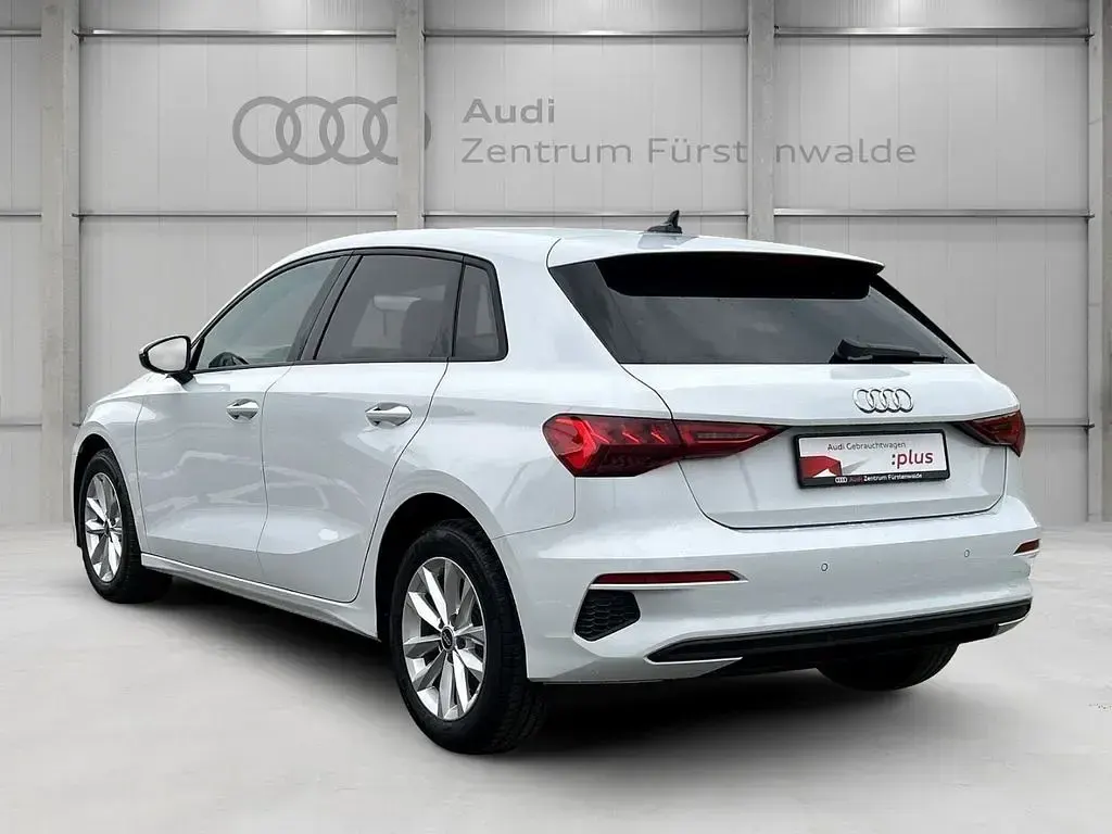 Gebraucht Audi A3 116 PS (85 kW) 2022 Gletscherweiß metallic Limousine