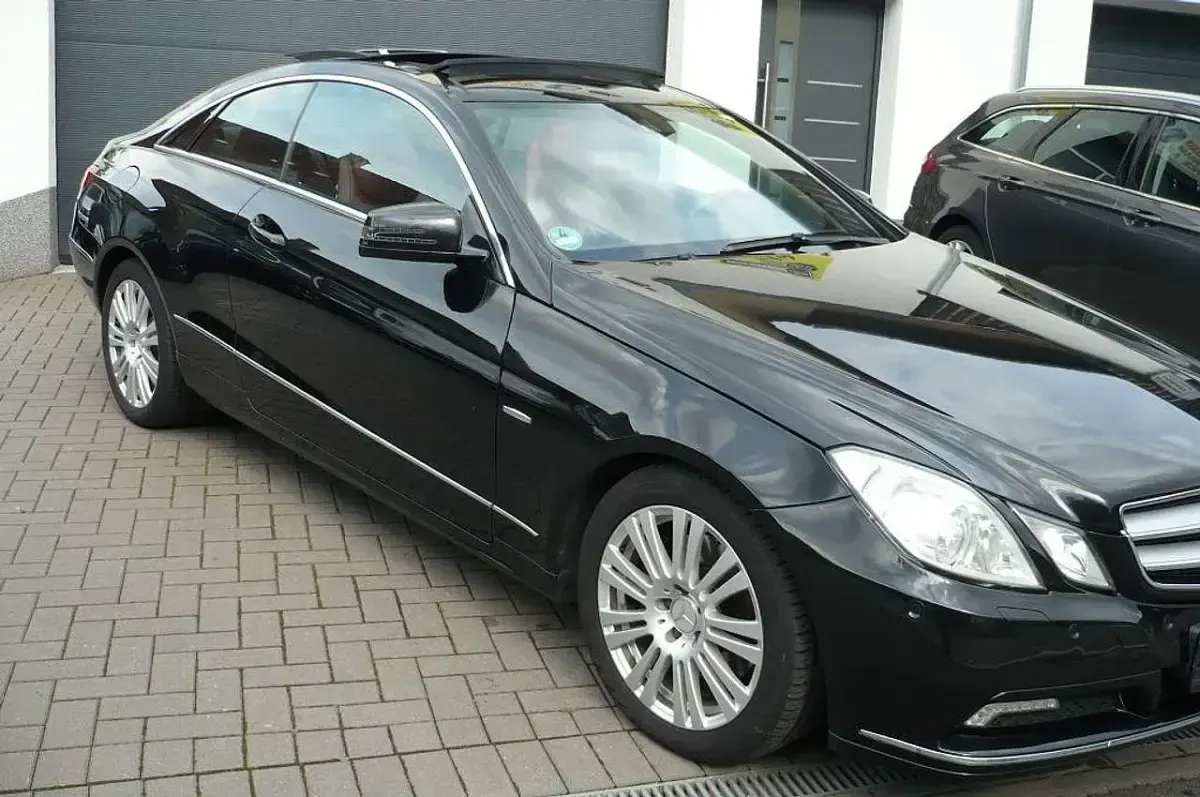Gebraucht Mercedes E350 Avantgarde 231 PS (169 kW) 2010 Schwarz Coupé