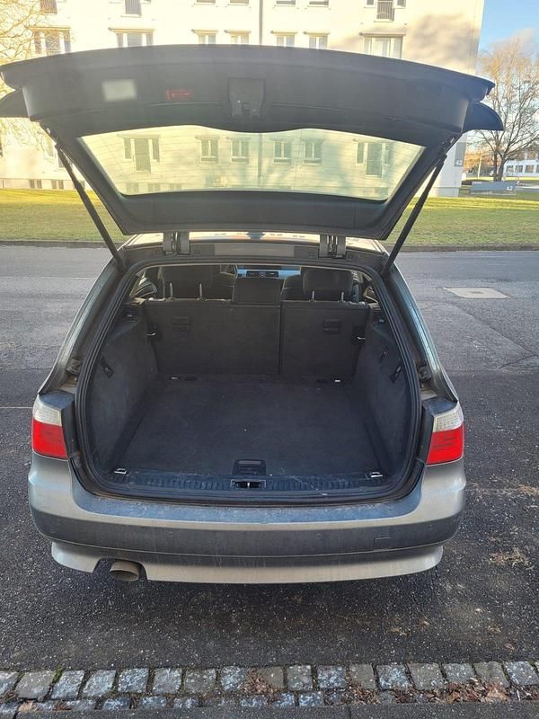 Gebraucht BMW 520 163 PS (119 kW) 2007 Grau Kombi