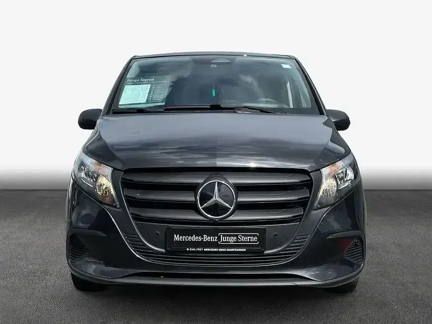 Gebraucht Mercedes Vito 163 PS (119 kW) 2025 Grau Van