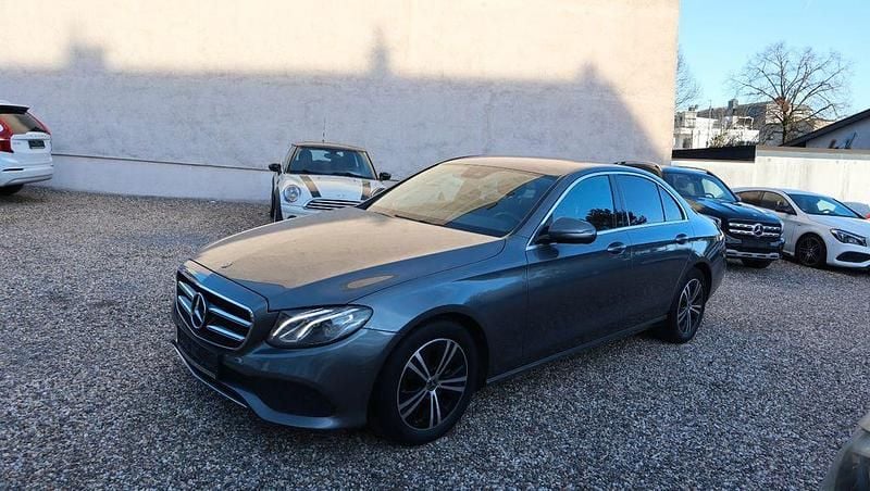 Gebraucht Mercedes E220 194 PS (142 kW) 2020 Selenitgrau  metalliclack (metallic) Limousine