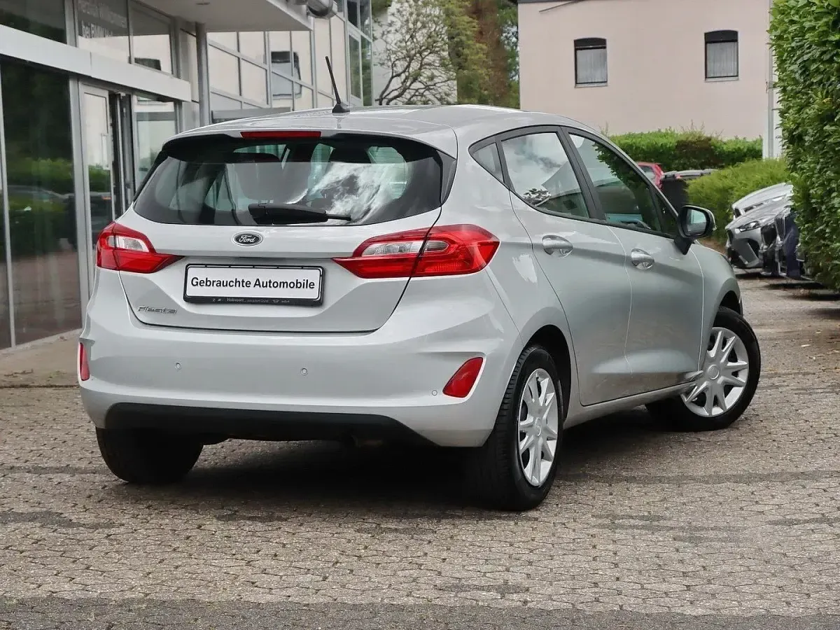 Gebraucht Ford Fiesta Cool & Connect 86 PS (63 kW) 2019 Polarsilber metallic Kleinwagen