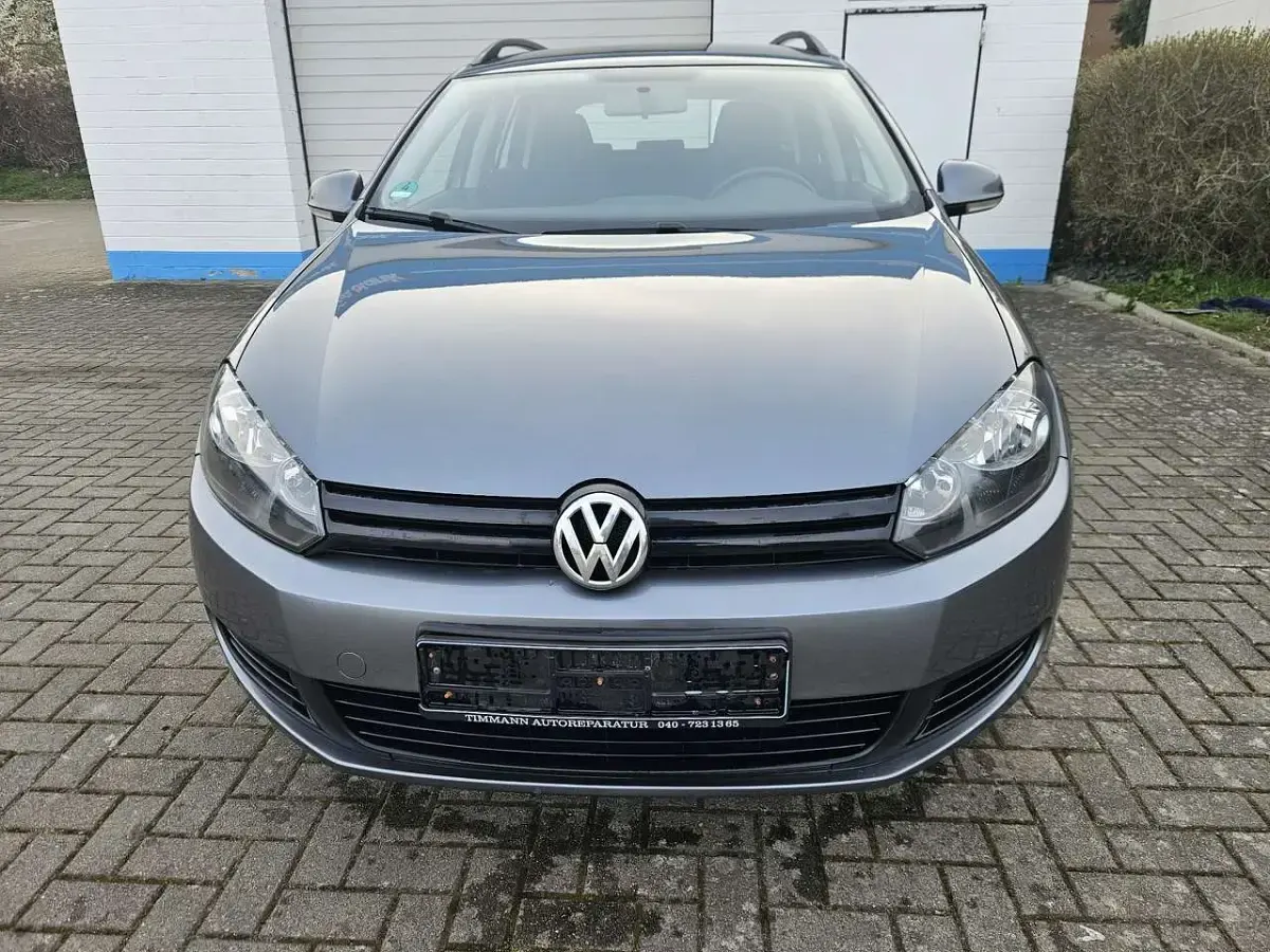 Gebraucht VW Golf VI Trendline 86 PS (63 kW) 2011 Platinum grey metallic Kleinwagen