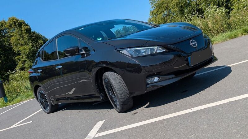 Schwarz Gebraucht 2022 Nissan Leaf N-Connecta Kleinwagen | 17.500 € (Fairer Preis) - Bild 1/4
