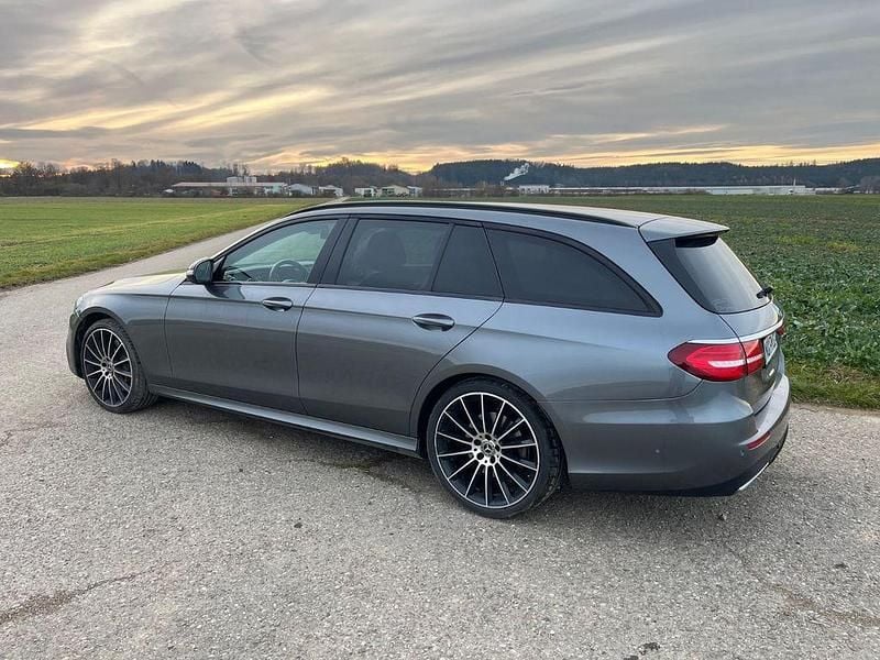 Second-hand Mercedes E400 340 CP (250 kW) 2018 Gri Berlinǎ