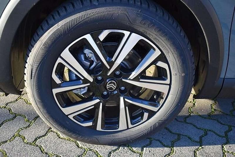 Neu Citroën C4 145 PS (106 kW) 2025 Manhattan grün Limousine