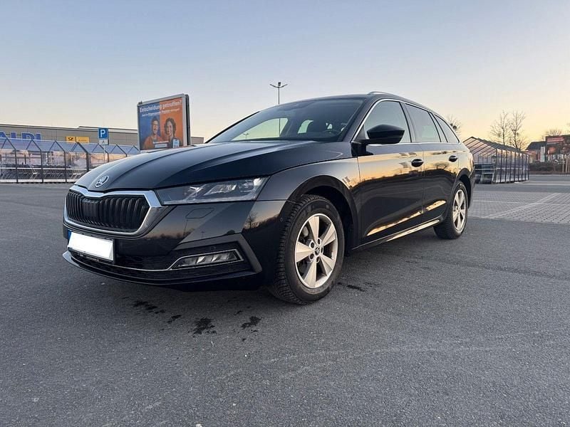 Schwarz Gebraucht 2021 Skoda Octavia First Edition Kombi | 18.400 € (Fairer Preis) - Bild 1/4