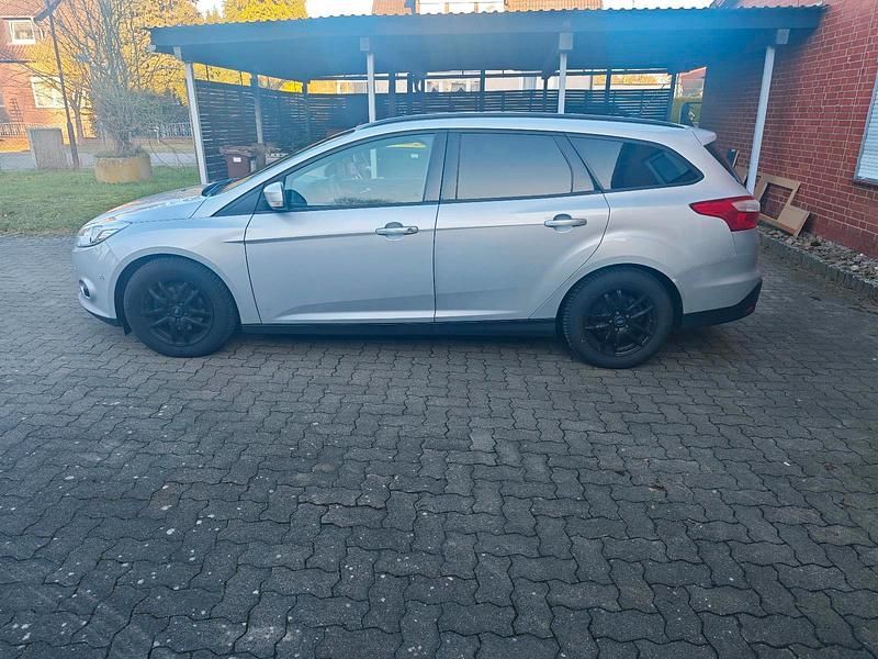 Gebraucht Ford Focus 115 PS (84 kW) 2013 Grau Kombi