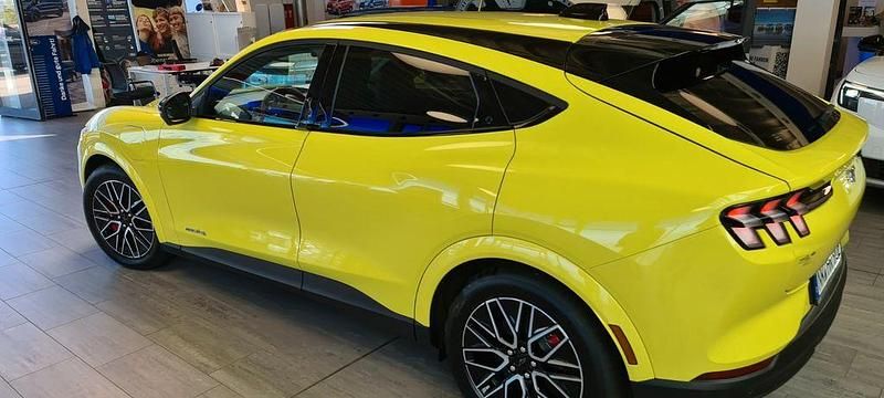 Gelb Gebraucht 2025 Ford Mustang Mach-E SUV | 47.000 € (Fairer Preis) - Bild 1/4