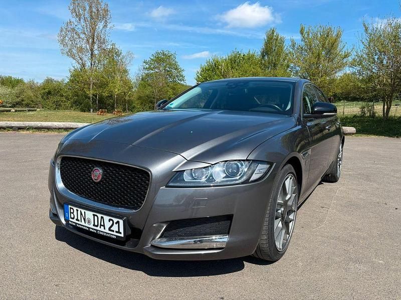 Grau Gebraucht 2018 Jaguar XF Prestige Limousine | 16.400 € (Superpreis) - Bild 1/4