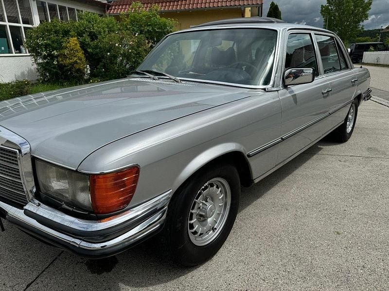 Silber Gebraucht 1977 Mercedes 450 Limousine | 44.900 € - Bild 1/4