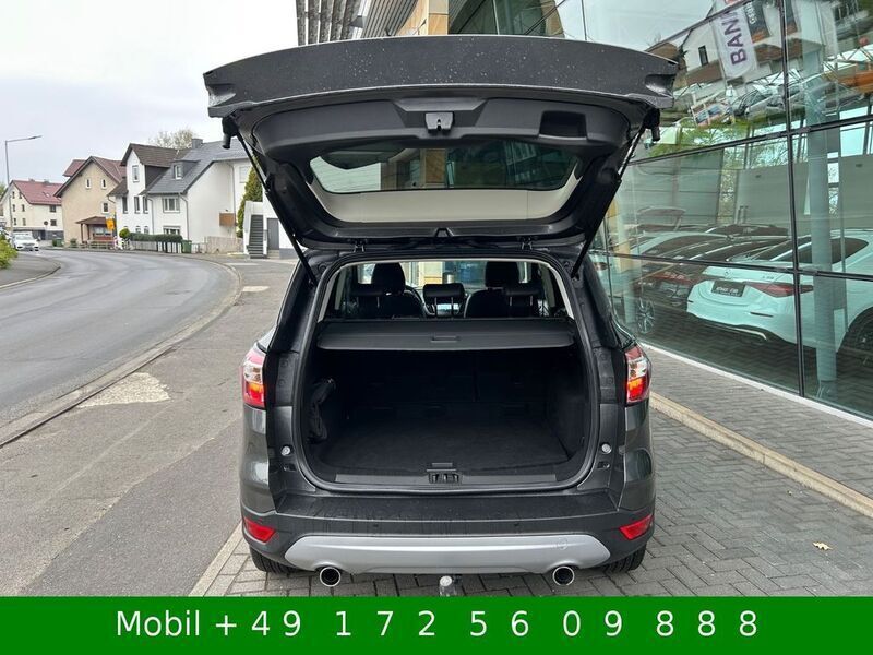 Grau Gebraucht 2017 Ford Kuga Titanium SUV | 14.499 € (Fairer Preis) - Bild 1/4