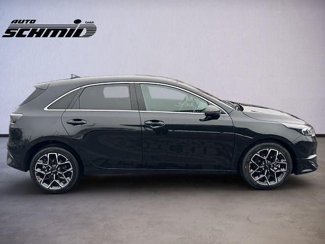 Neu Kia Ceed 101 PS (74 kW) 2025 Zilinaschwarz met. Kleinwagen