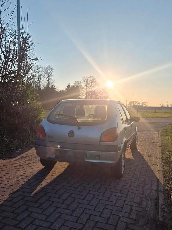 Gebraucht Ford Fiesta 2001 Silber Kleinwagen