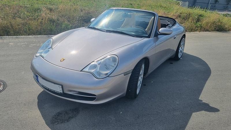 Silber Gebraucht 2003 Porsche 911 Carrera 4 Cabriolet Cabrio | 28.600 € (Fairer Preis) - Bild 1/4