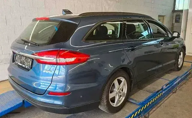 Gebraucht Ford Mondeo 140 PS (102 kW) 2021 Blau Kombi