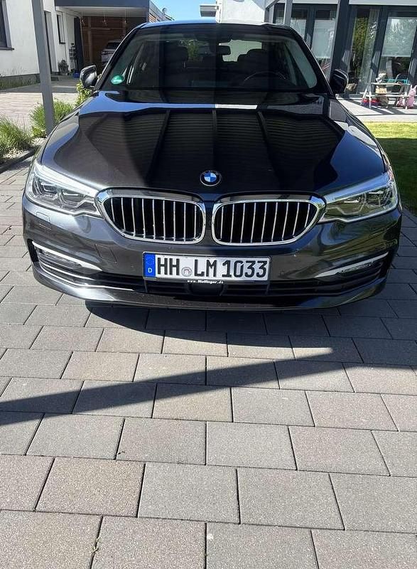Grau Gebraucht 2017 BMW 520 Limousine | 26.900 € (Fairer Preis) - Bild 1/4